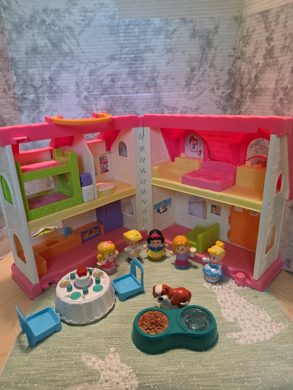 Fisher-Price Little People Dollhouse with Figures, Furniture, Pink Roof